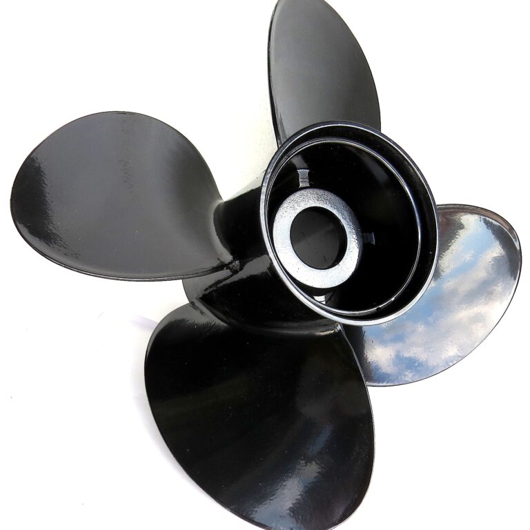 4-bl båtpropeller stigning 19 tum